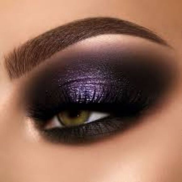 MAC Liquid Dazzleshadow Eyeshadow in Pantherized (Deep Purple Glitter) - Picture 8 of 14